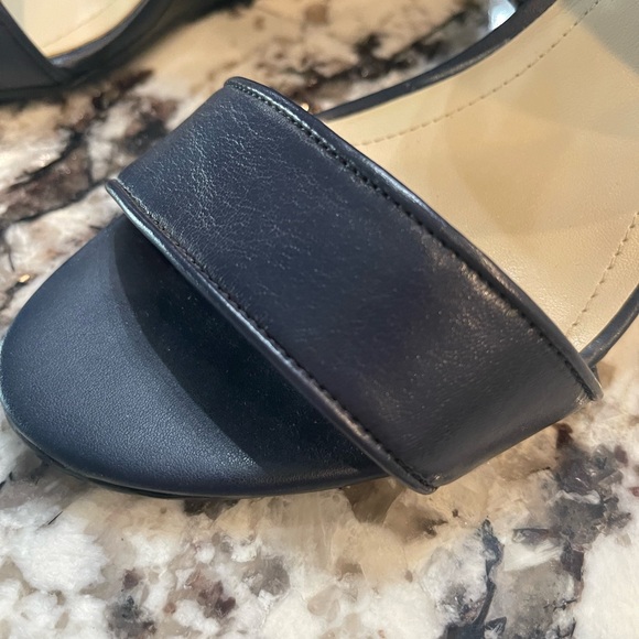 MARC FISHER ELASTIC CROSS STRAP WEDGE - Picture 4 of 8